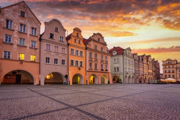 Odkryj fascynujące ciekawostki o Jeleniej Górze, które musisz poznać!