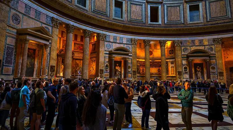 Niezwykłe postacie i wpływ mitologii