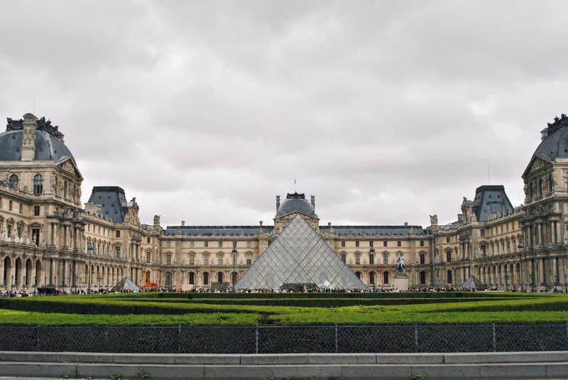Architektura Luwru tradycja i nowoczesność