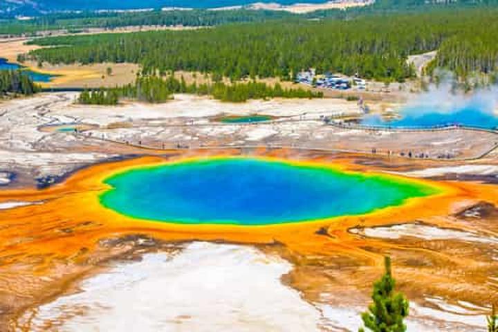 Geologiczne cuda i gejzery Yellowstone