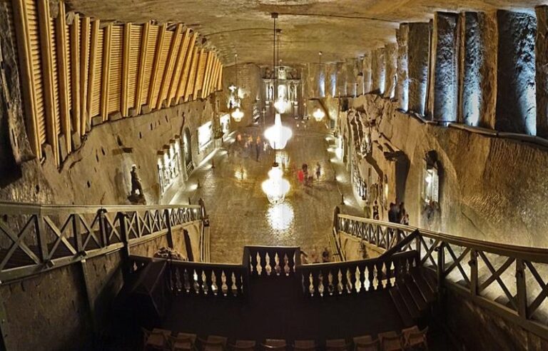 Odkryj fascynujący świat kopalni soli w Wieliczce – ciekawe fakty, które musisz znać!